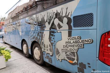 Otroci kamniških šol in vrtcev rajali na Glavnem trgu in se učili o trajnostni mobilnosti (110)